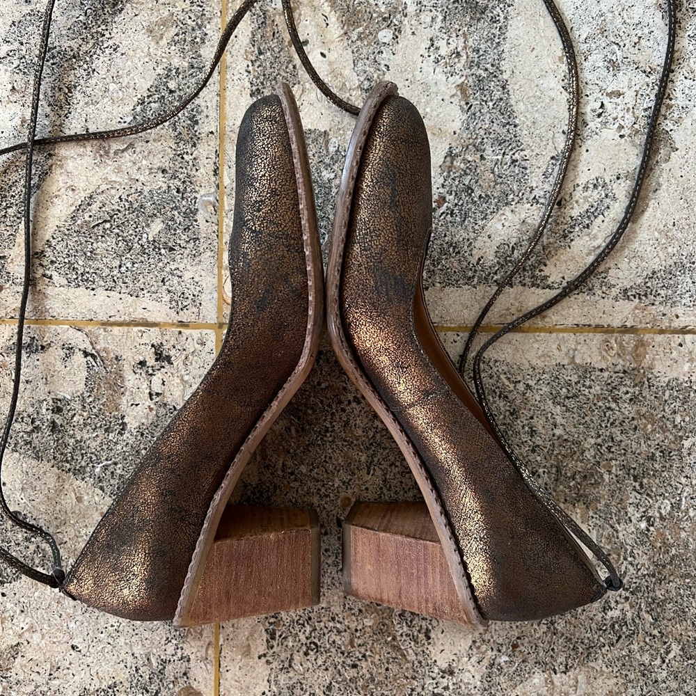 Albright Brand // Small Heels // Gold